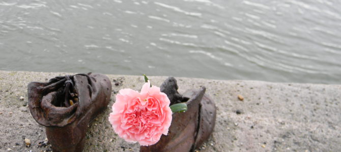 Budapeste: Memorial “Sapatos às Margens do Danúbio”