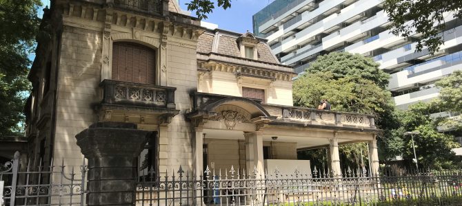 A Casa das Rosas, uma bela resistente da Paulista
