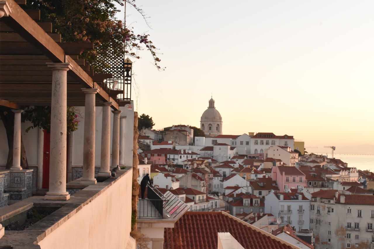 O lindo Miradouro de Santa Luzia, em Lisboa